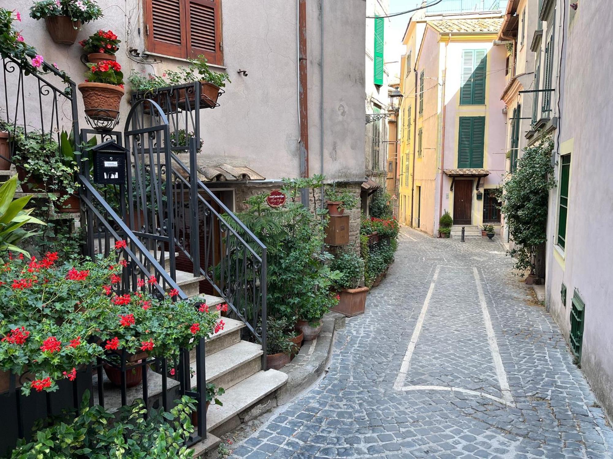 נמי Albergo Diffuso Locanda Specchio Di Diana מראה חיצוני תמונה
